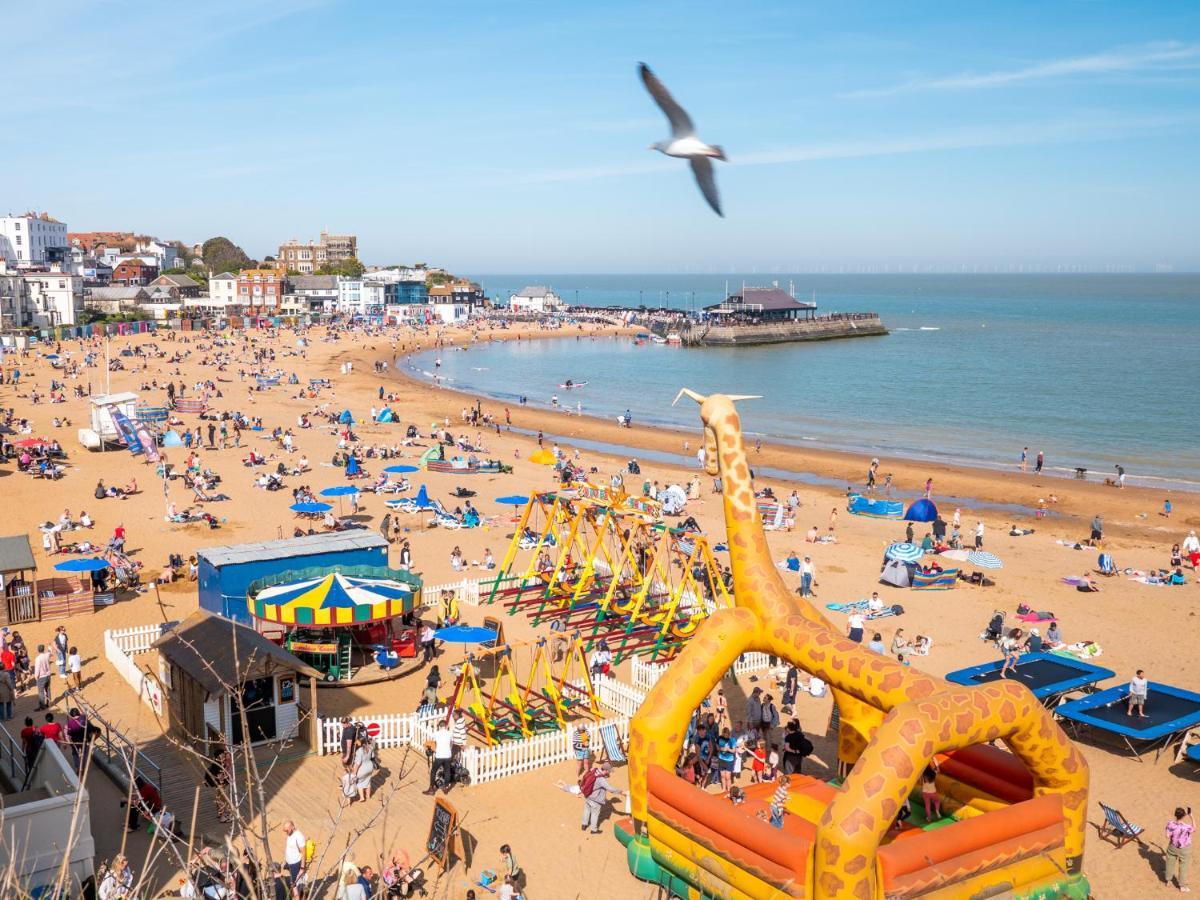 The Sea Lounge * Broadstairs